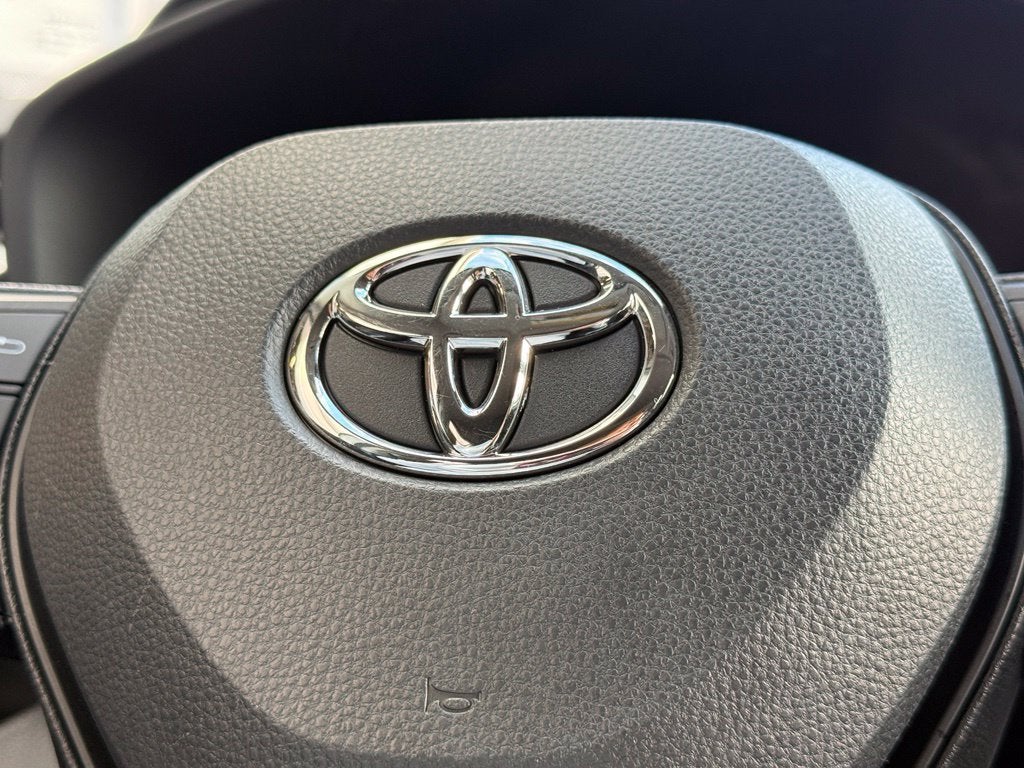2022 Toyota RAV4 XLE - Photo 17