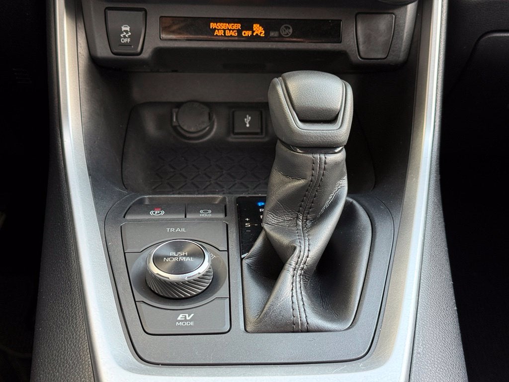 2022 Toyota RAV4 XLE - Photo 19