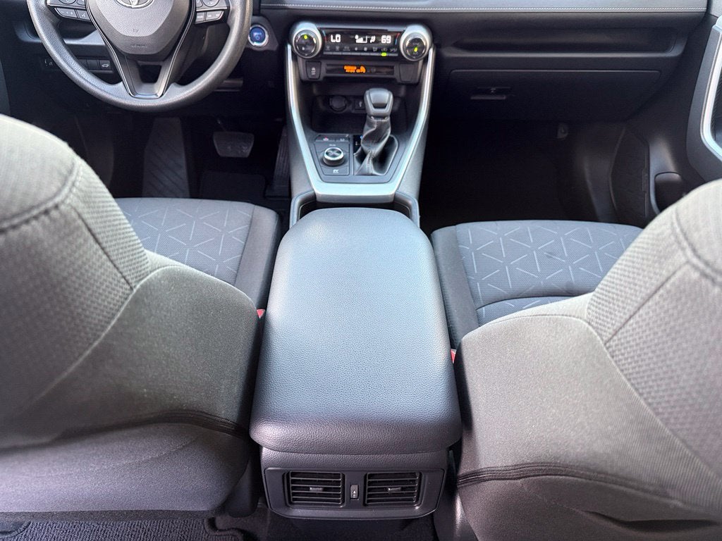 2022 Toyota RAV4 XLE - Photo 31