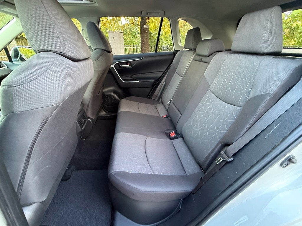 2022 Toyota RAV4 XLE - Photo 33