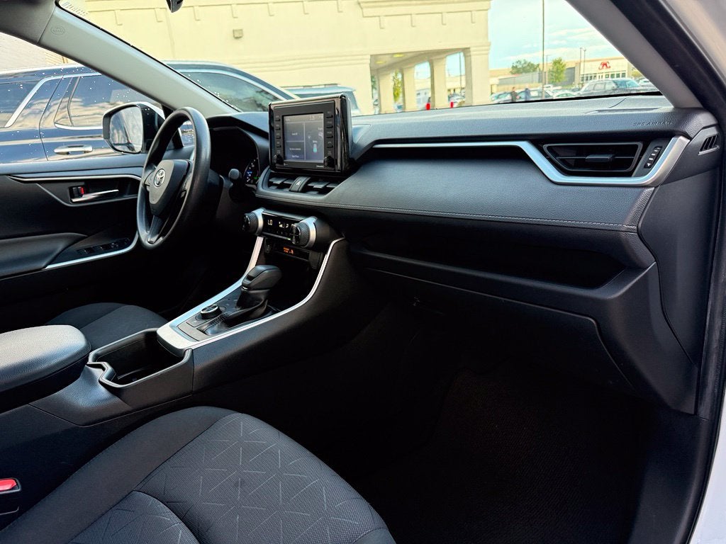 2022 Toyota RAV4 XLE - Photo 38