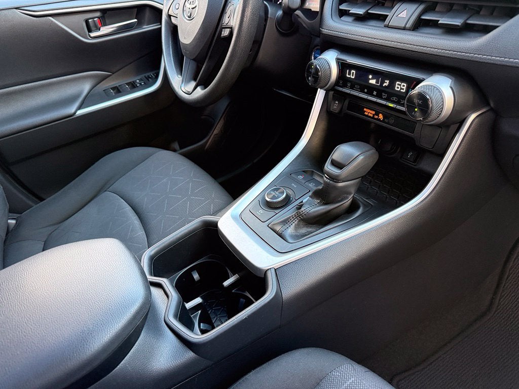 2022 Toyota RAV4 XLE - Photo 40