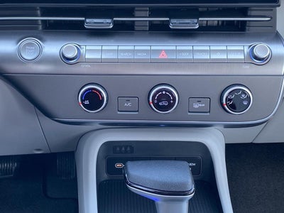 2026 Hyundai KONA SE