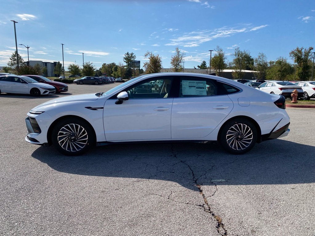 2027 Hyundai SONATA HYBRID Limited