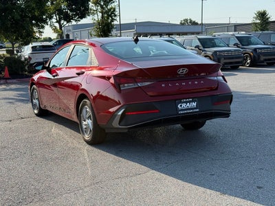 2025 Hyundai ELANTRA SE