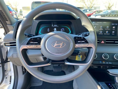 2024 Hyundai ELANTRA SE