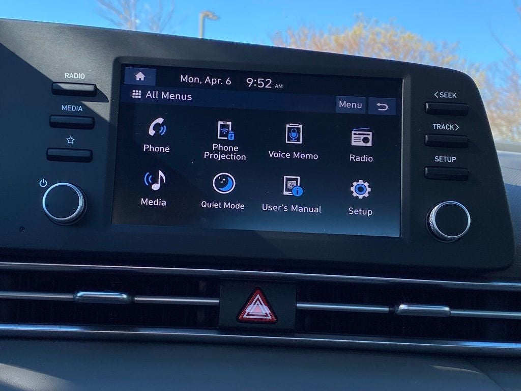 2024 Hyundai ELANTRA SE