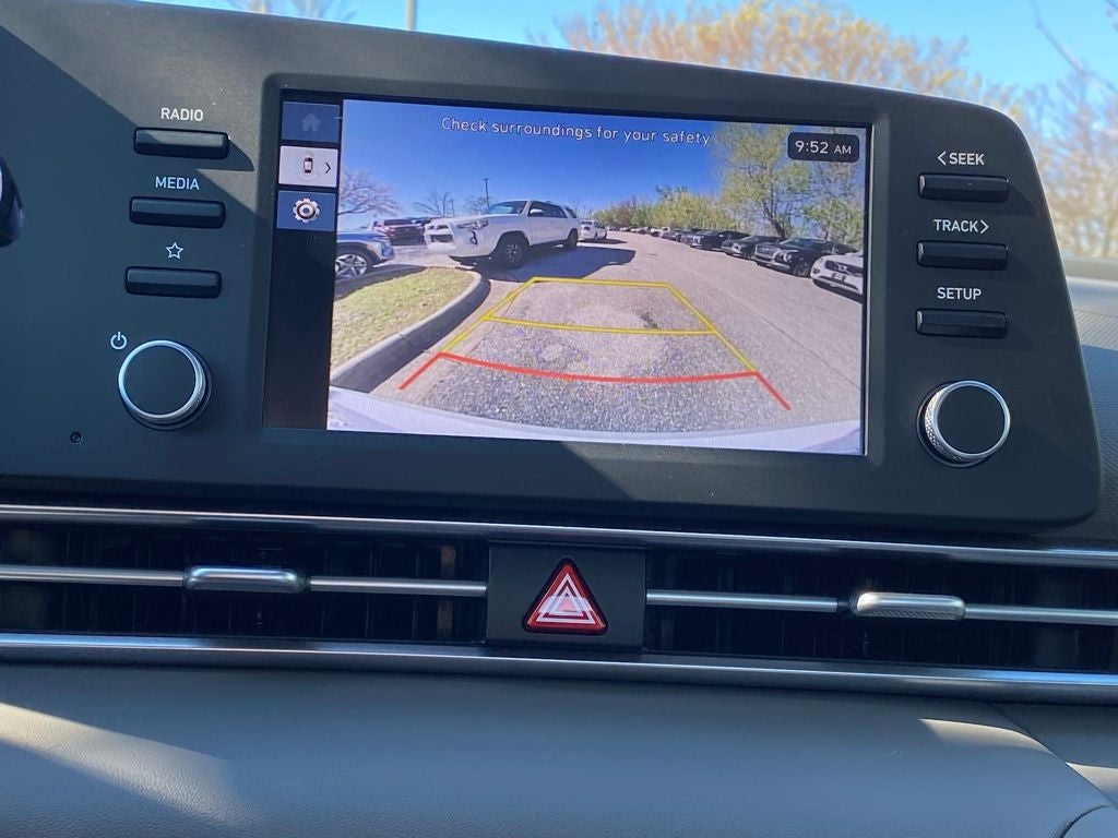 2024 Hyundai ELANTRA SE