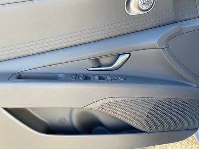 2024 Hyundai ELANTRA SE