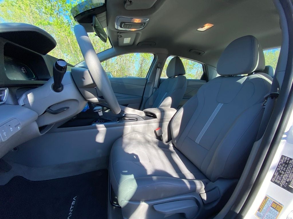 2024 Hyundai ELANTRA SE