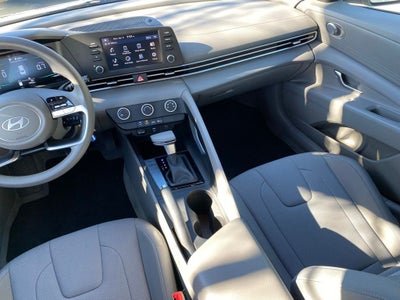 2024 Hyundai ELANTRA SE