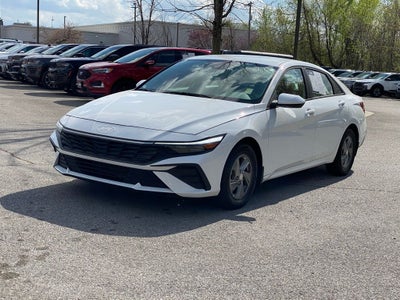 2024 Hyundai ELANTRA SE