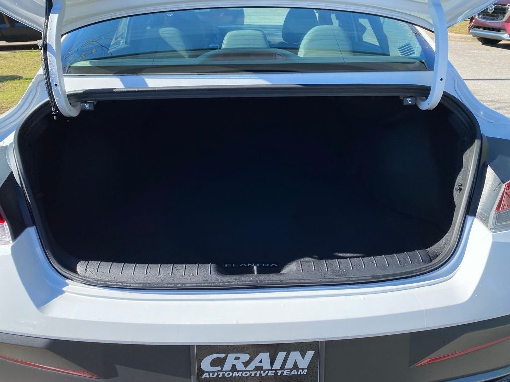 2024 Hyundai ELANTRA SE