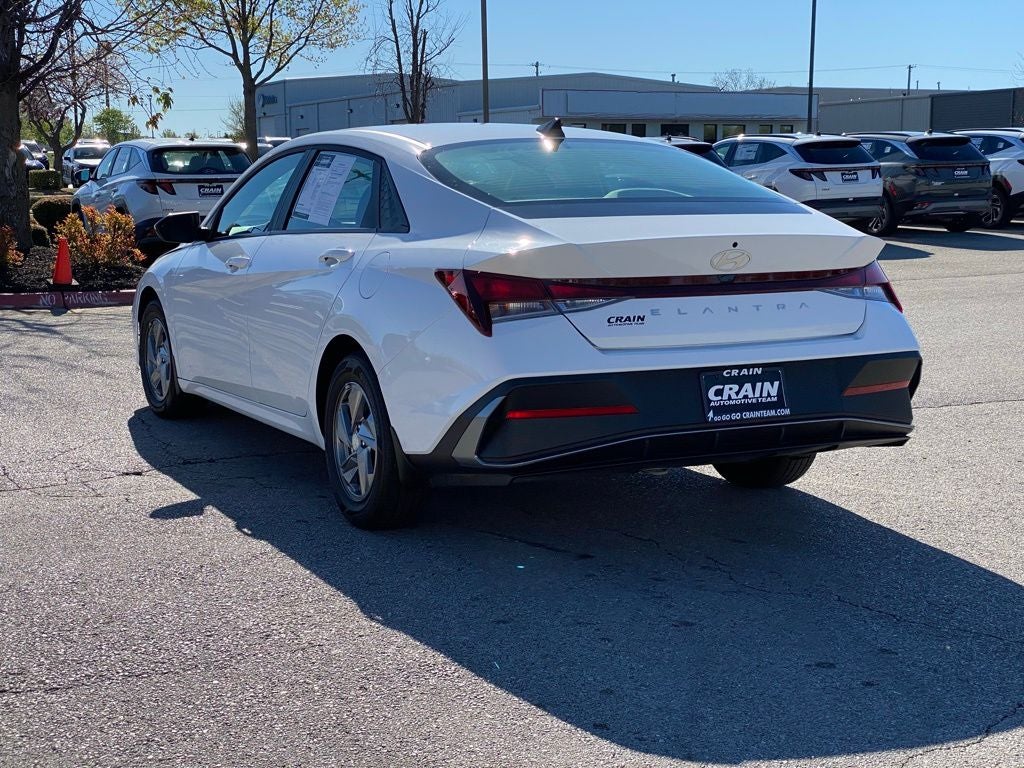 2024 Hyundai ELANTRA SE