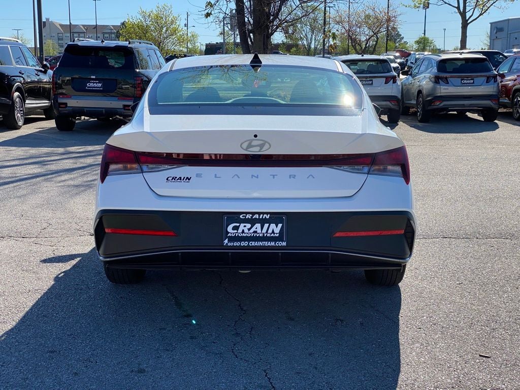 2024 Hyundai ELANTRA SE