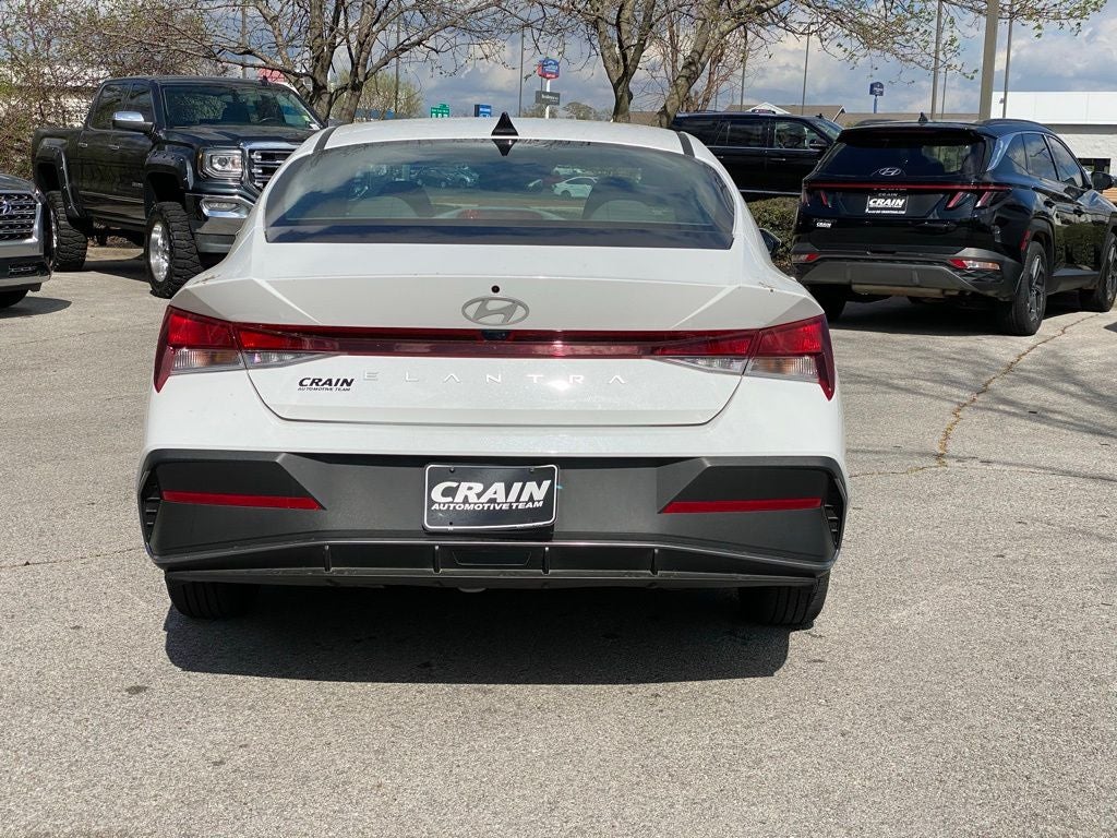 2024 Hyundai ELANTRA SE