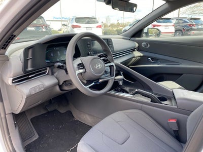 2024 Hyundai ELANTRA SE