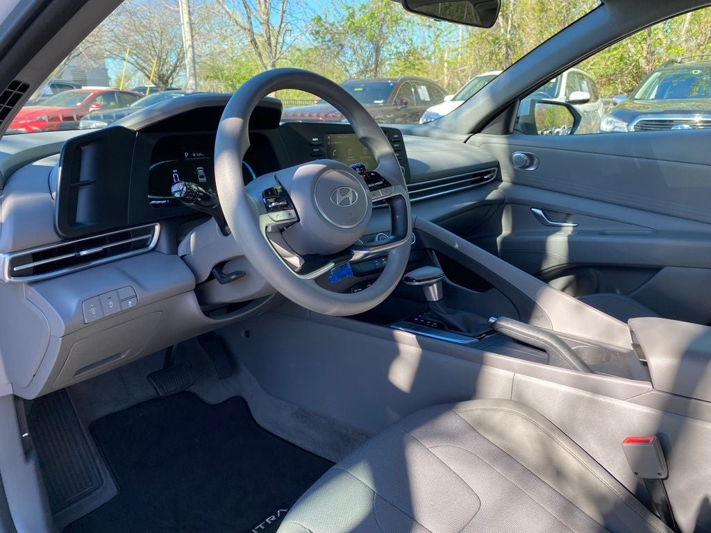 2024 Hyundai ELANTRA SE