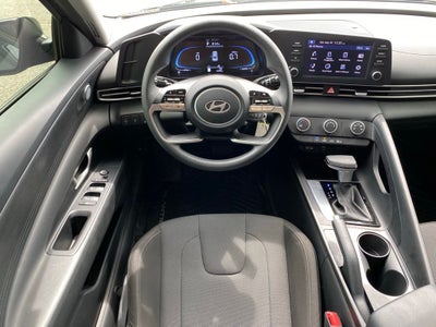 2025 Hyundai ELANTRA SE