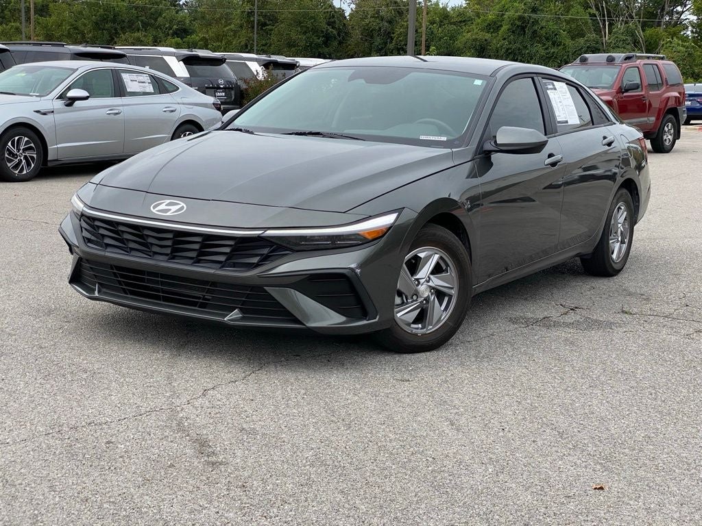 2025 Hyundai ELANTRA SE