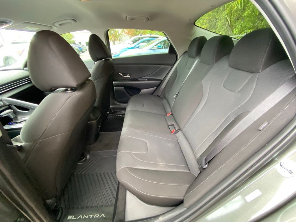 2025 Hyundai ELANTRA SE