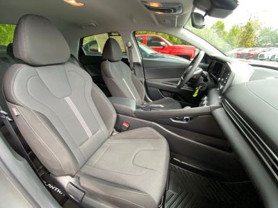 2025 Hyundai ELANTRA SE