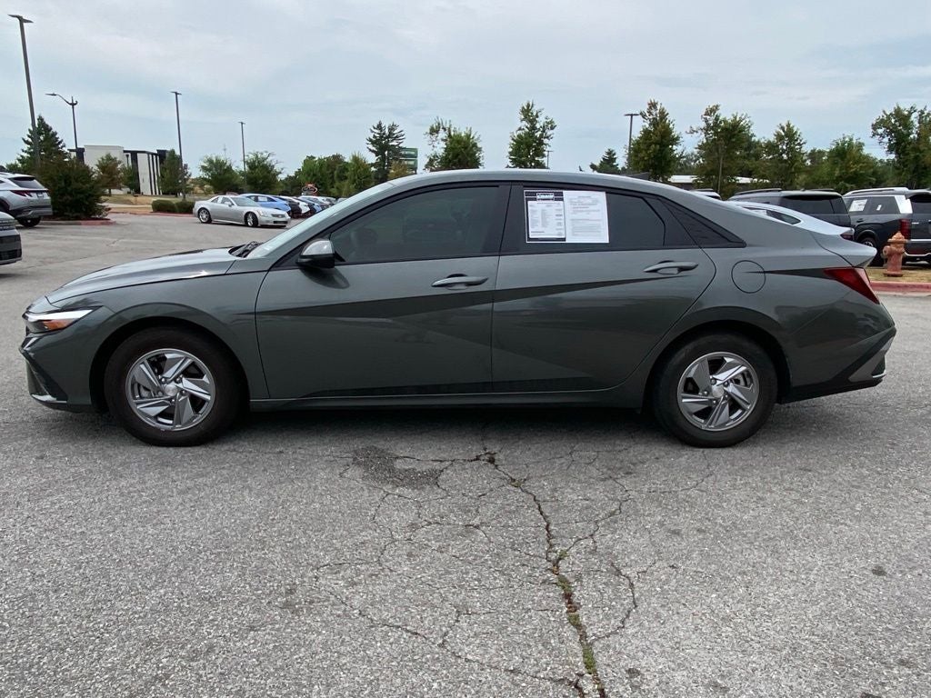 2025 Hyundai ELANTRA SE