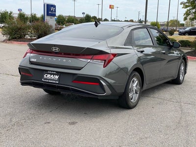 2025 Hyundai ELANTRA SE