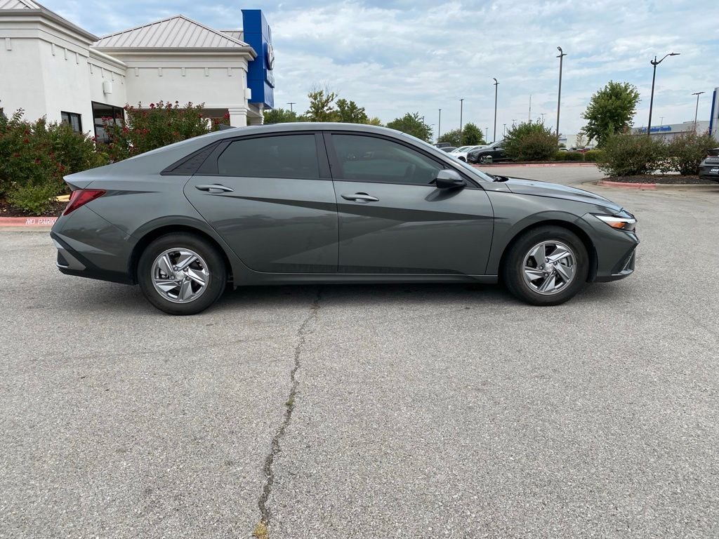 2025 Hyundai ELANTRA SE