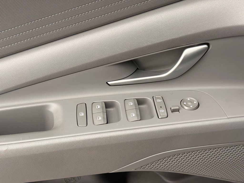 2023 Hyundai ELANTRA SEL Fluid Metal