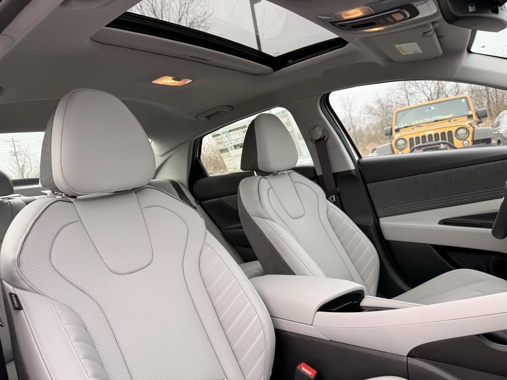 2025 Hyundai ELANTRA Limited