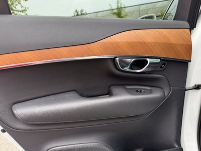 2022 Volvo XC90 T6 Momentum - AWD / PANORAMIC SUNROOF / ONE OWNER
