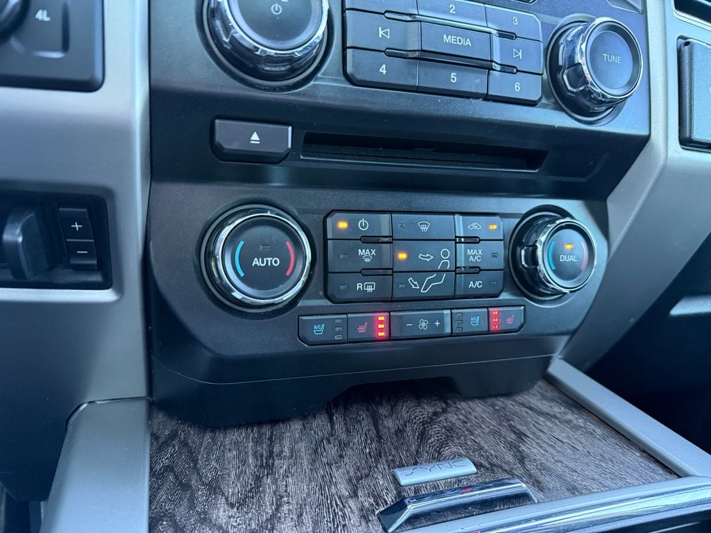 2018 Ford F-350SD Lariat Hard loaded!! DELETED