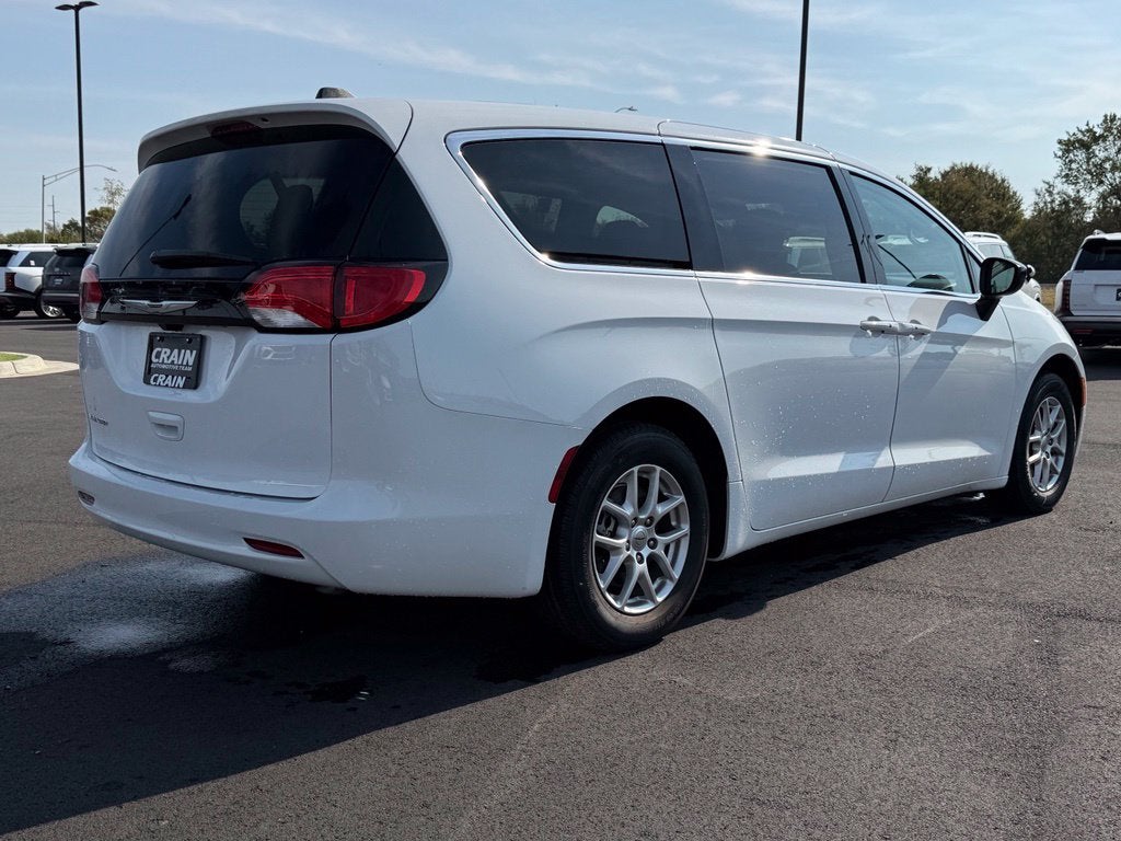 2024 Chrysler Voyager LX