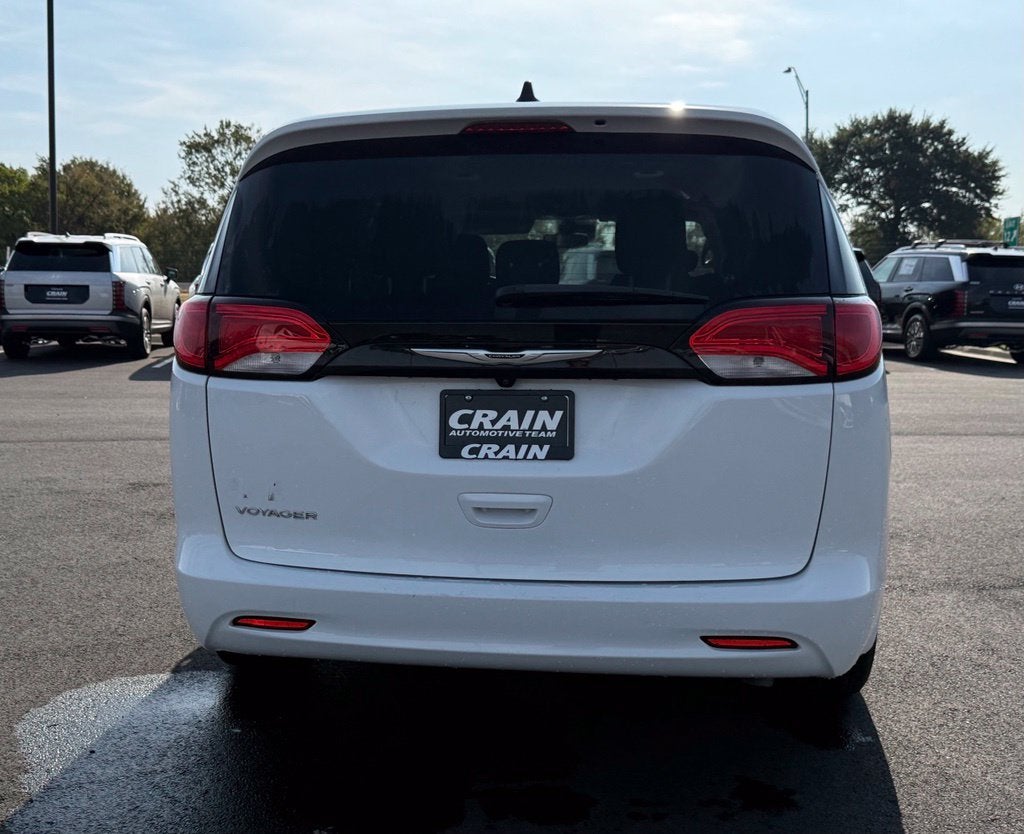 2024 Chrysler Voyager LX