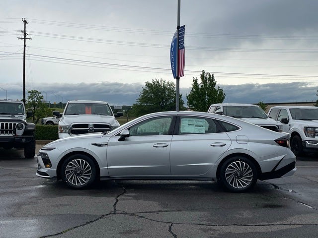 2025 Hyundai SONATA HYBRID SEL
