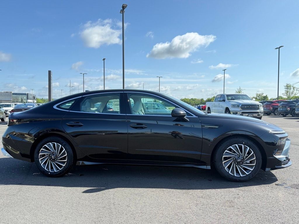 2026 Hyundai SONATA HYBRID SEL