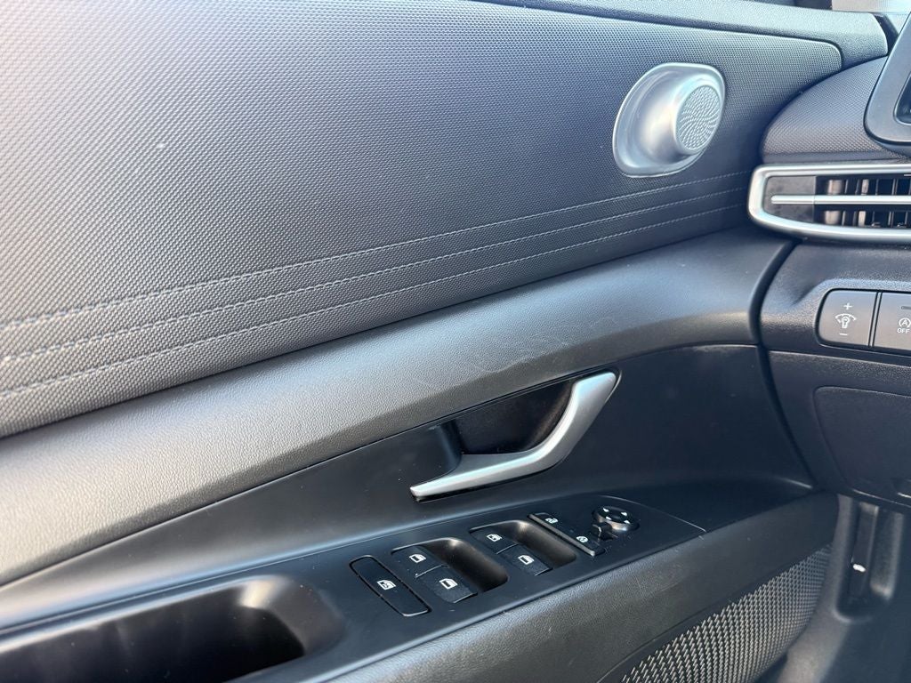 2023 Hyundai ELANTRA SE