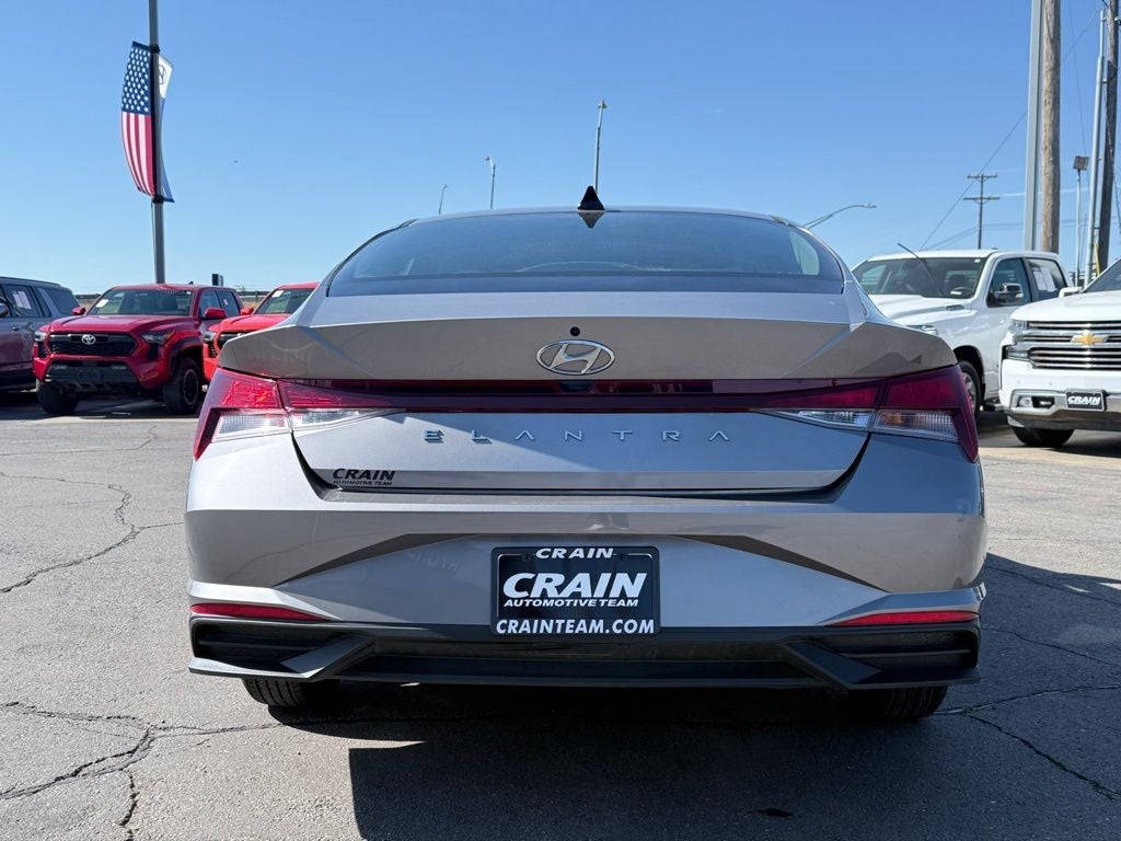 2023 Hyundai ELANTRA SE