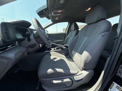 2024 Hyundai ELANTRA SE