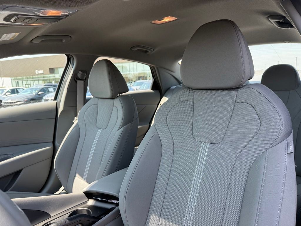 2024 Hyundai ELANTRA SE