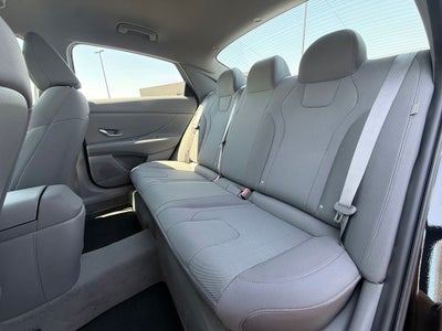 2024 Hyundai ELANTRA SE