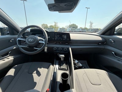 2024 Hyundai ELANTRA SE