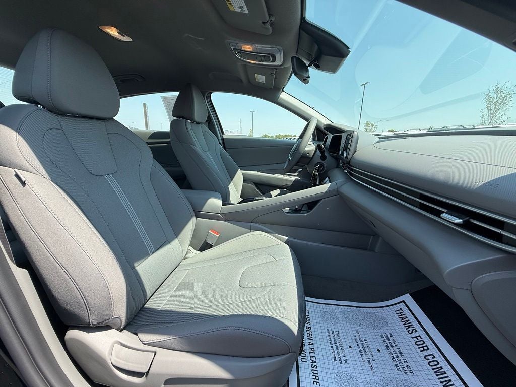 2024 Hyundai ELANTRA SE