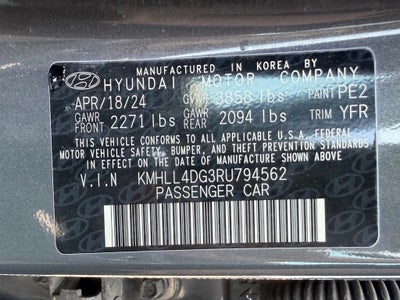 2024 Hyundai ELANTRA SE