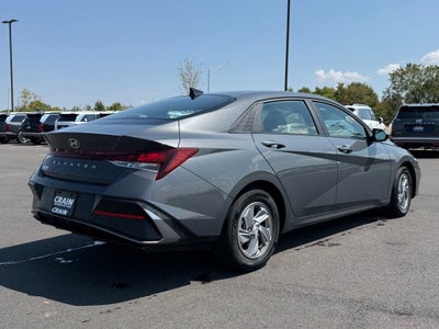 2024 Hyundai ELANTRA SE