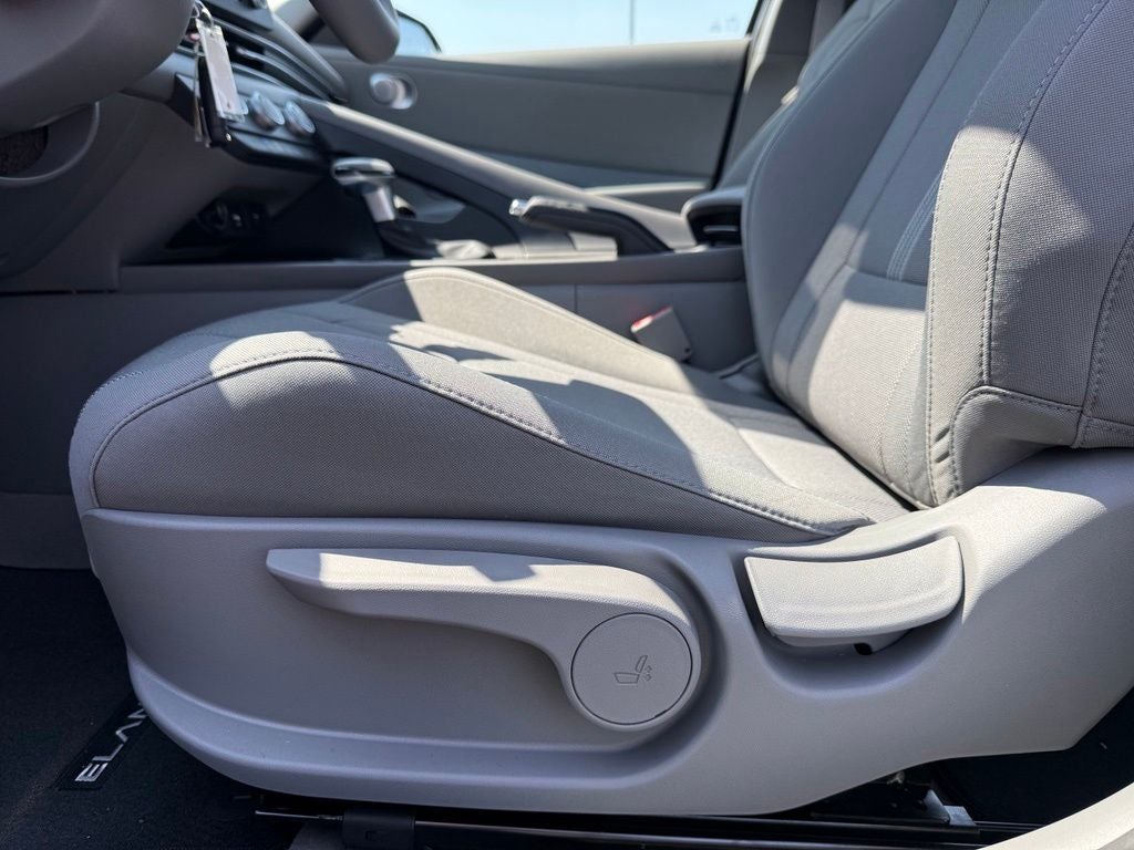 2024 Hyundai ELANTRA SE