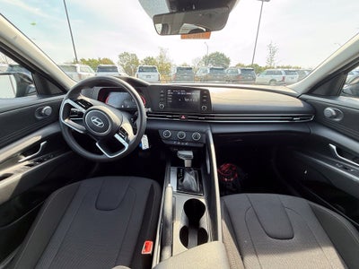 2025 Hyundai ELANTRA SE
