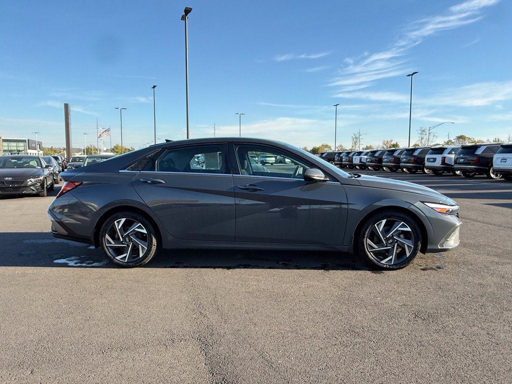 2024 Hyundai ELANTRA SEL