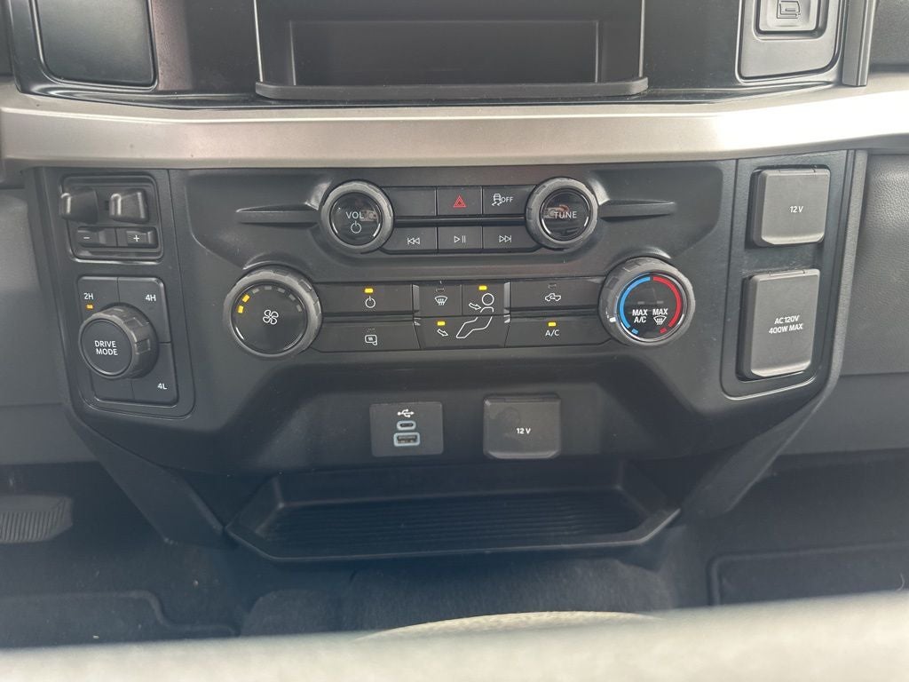 2025 Ford F-250SD XLT Clean Carfax / GVWR: 10,000 Lb Payload Package / P